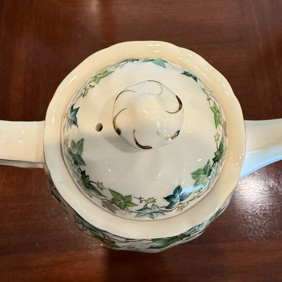 Johnson Bros English Coffee Pot - Ivy Pattern - Picture 3 of 6